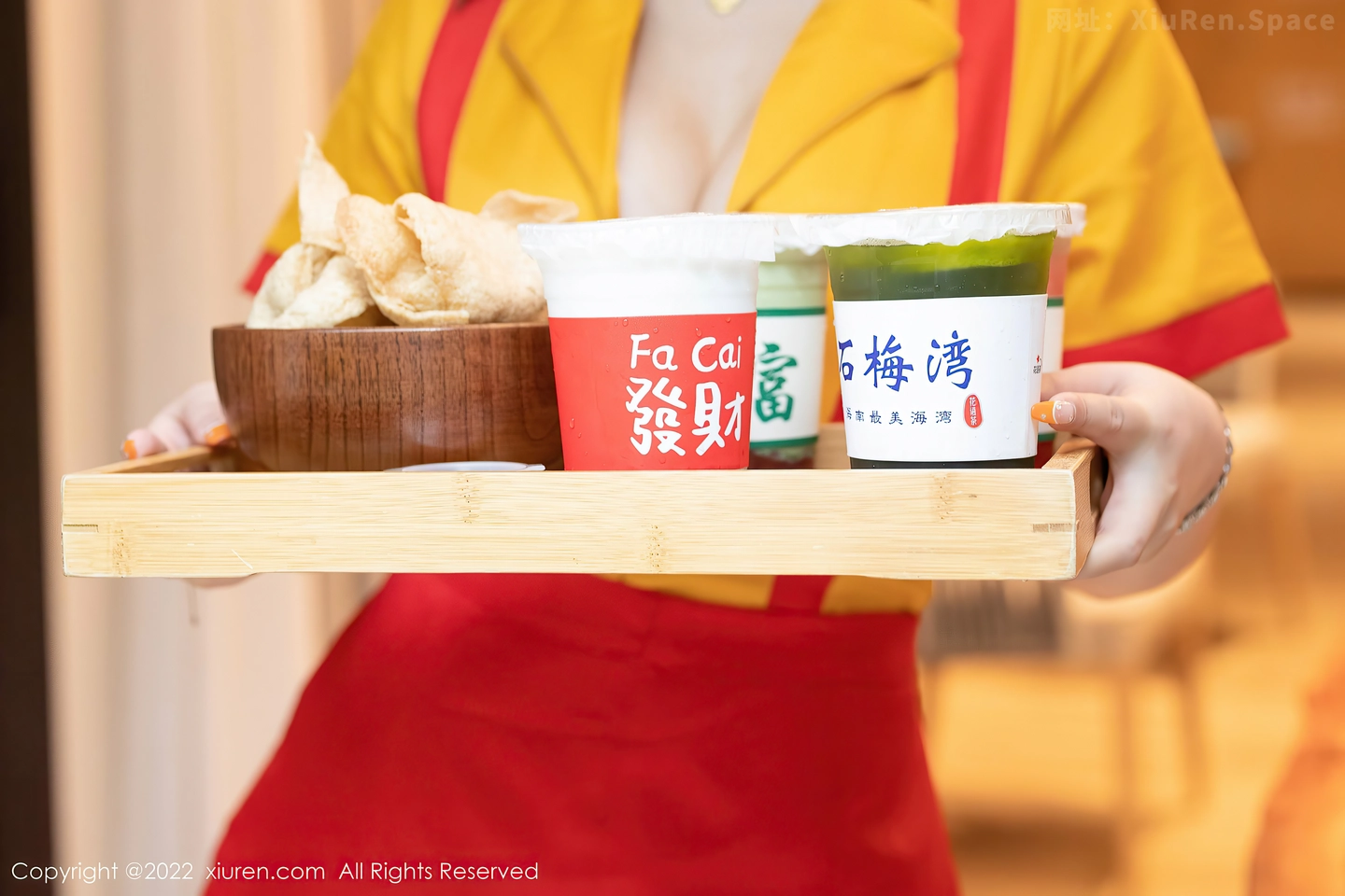 图片[6]-[XiuRen秀人网] VOL.5509 模特小海臀Rena海南旅拍服务员制服秀丰满身材撩人诱惑写真56P-秀人网官方网站